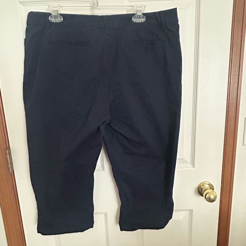 Croft & Barrow Women’s Navy  Capris
